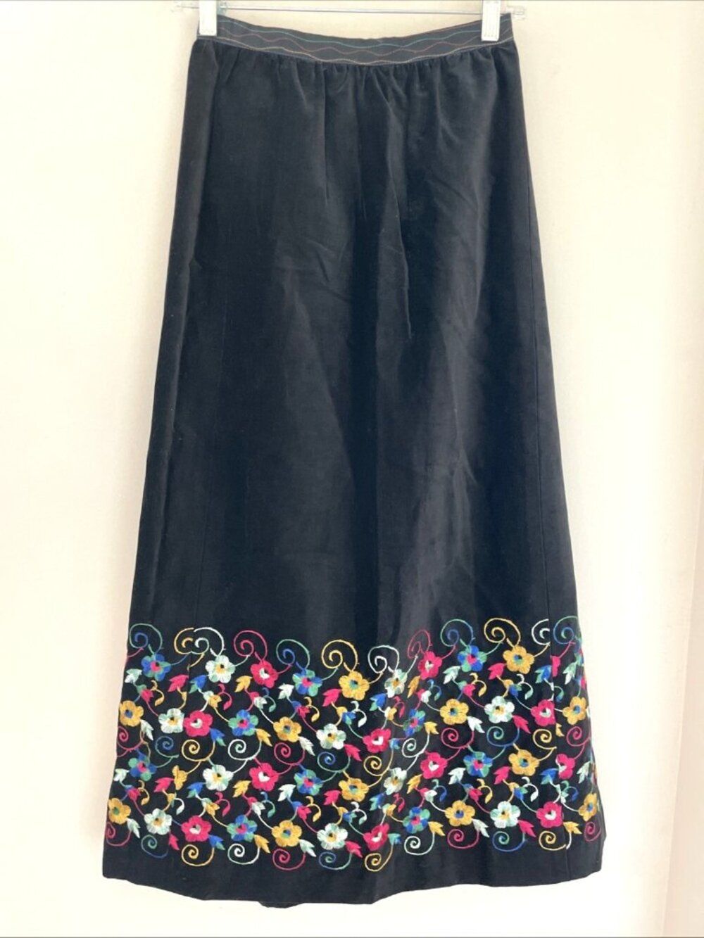 Vintage Embroidered Velvet Maxi Skirt Size 0 Black Floral Festival Cottagecore
